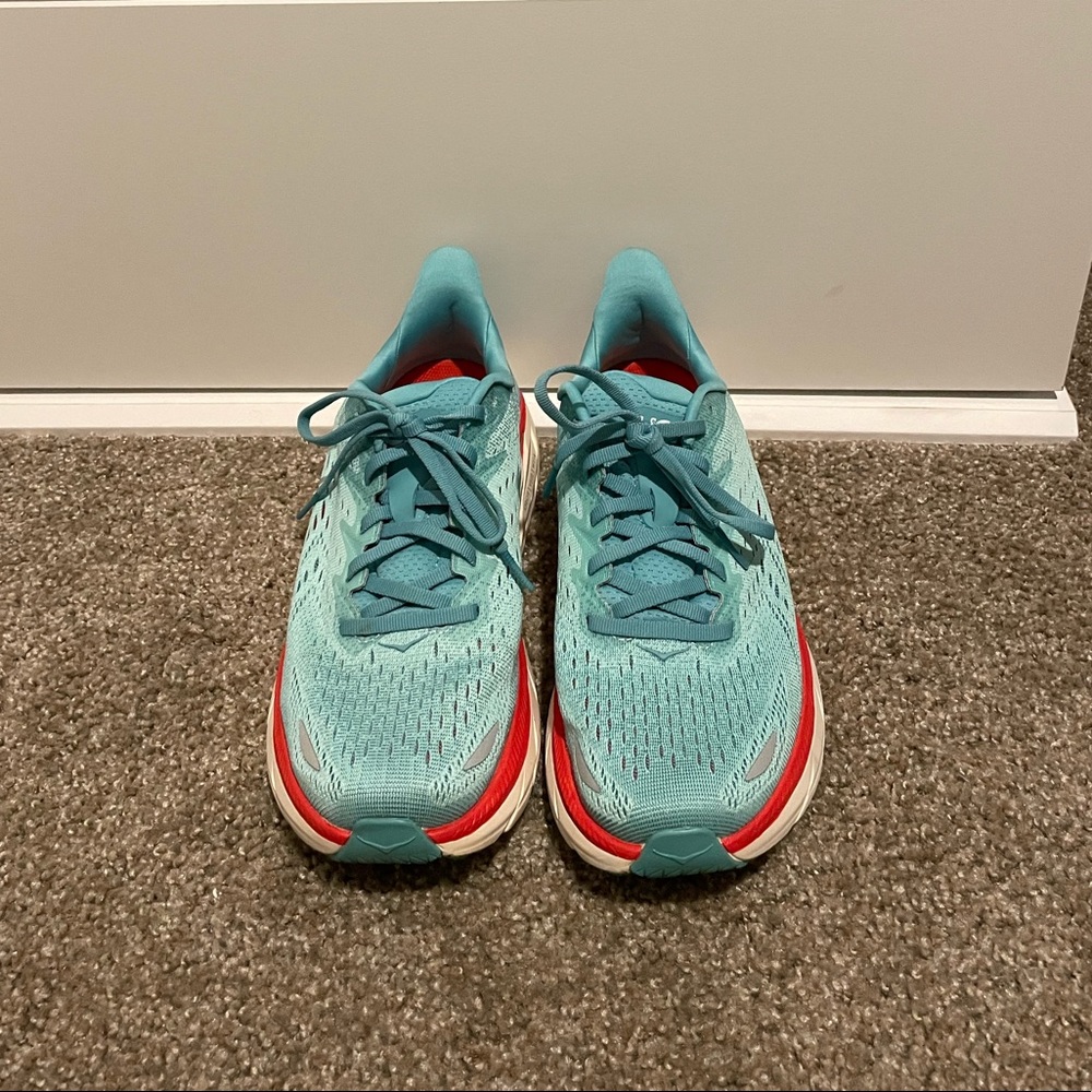 Barely worn size 8 Women’s hokas! Just don’t fit perfect for me.